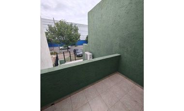 VENDO DUPLEX DE 3 DORMITORIOS EN BARRIO PARQUE LOS MOLINOS