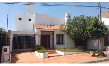 VENDO CASA 3 DORMITORIOS EN BARRIO COLINAS DE VELEZ SARSFIELD