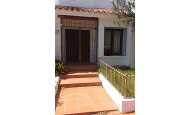 VENDO CASA 3 DORMITORIOS EN BARRIO COLINAS DE VELEZ SARSFIELD