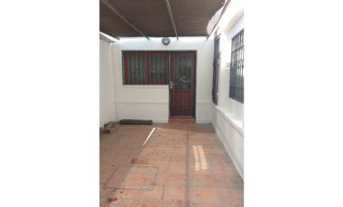 VENDO CASA 3 DORMITORIOS EN BARRIO COLINAS DE VELEZ SARSFIELD
