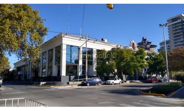 Esquina frente al Casino de Mendoza