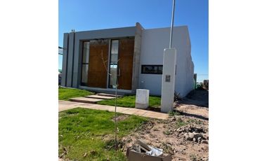 CASA EN B° PRIVADO LA QUEBRADA