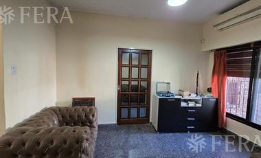 Venta casa 4 ambientes con cochera en Villa Dominico