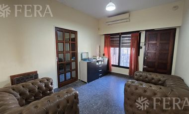 Venta casa 4 ambientes con cochera en Villa Dominico