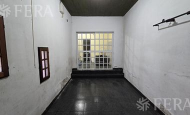 Venta casa 4 ambientes con cochera en Villa Dominico