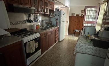 Oportunidad casa en Jose Marmol con 4 habitaciones