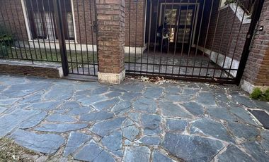 Oportunidad casa en Jose Marmol con 4 habitaciones