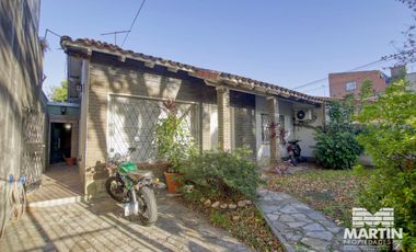 Casa 3 ambientes sobre lote de 420m2  - Villa Adelina