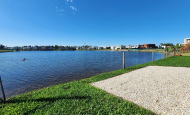 A ESTRENAR. MUY EQUIPADA. SIN MUEBLES.