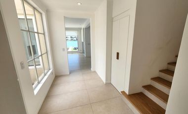 A ESTRENAR. MUY EQUIPADA. SIN MUEBLES.