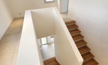 A ESTRENAR. MUY EQUIPADA. SIN MUEBLES.