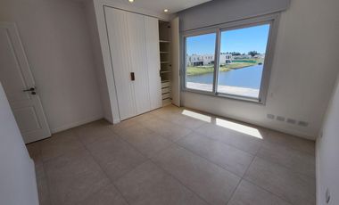 A ESTRENAR. MUY EQUIPADA. SIN MUEBLES.