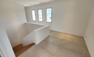 A ESTRENAR. MUY EQUIPADA. SIN MUEBLES.