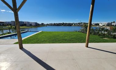 A ESTRENAR. MUY EQUIPADA. SIN MUEBLES.