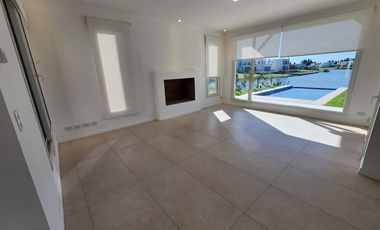 A ESTRENAR. MUY EQUIPADA. SIN MUEBLES.