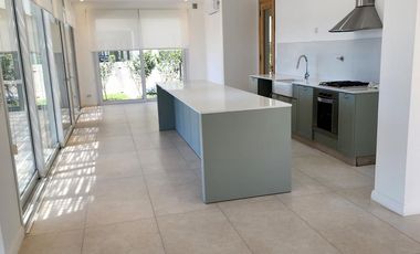 A ESTRENAR. MUY EQUIPADA. SIN MUEBLES.