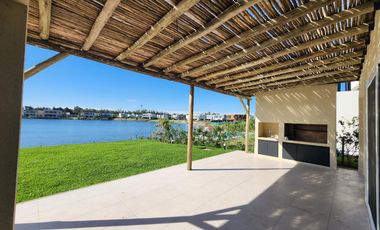 A ESTRENAR. MUY EQUIPADA. SIN MUEBLES.