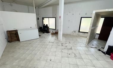 Galpón / deposito con oficinas en alquiler en Martinez
