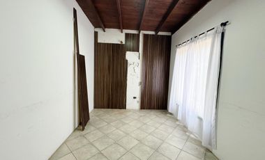 Galpón / deposito con oficinas en alquiler en Martinez