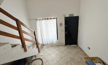 Galpón / deposito con oficinas en alquiler en Martinez