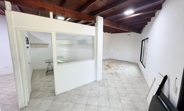 Galpón / deposito con oficinas en alquiler en Martinez