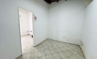 Galpón / deposito con oficinas en alquiler en Martinez