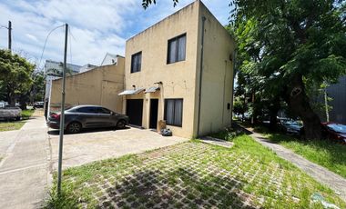 Galpón / deposito con oficinas en alquiler en Martinez