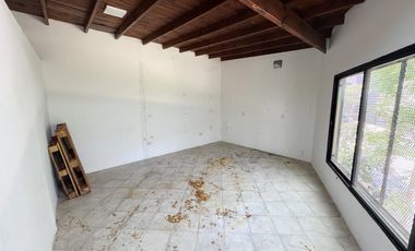 Galpón / deposito con oficinas en alquiler en Martinez