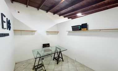 Galpón / deposito con oficinas en alquiler en Martinez