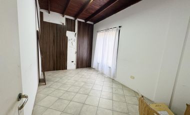 Galpón / deposito con oficinas en alquiler en Martinez