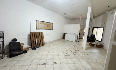 Galpón / deposito con oficinas en alquiler en Martinez