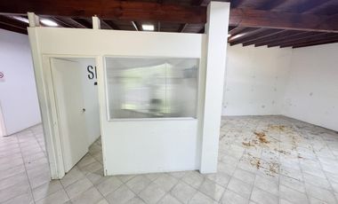 Galpón / deposito con oficinas en alquiler en Martinez