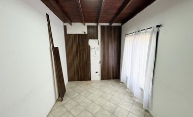 Galpón / deposito con oficinas en alquiler en Martinez