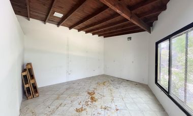 Galpón / deposito con oficinas en alquiler en Martinez