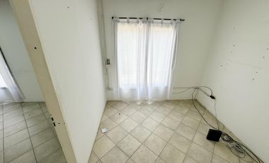 Galpón / deposito con oficinas en alquiler en Martinez