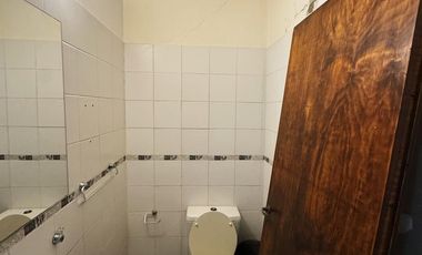 Galpón / deposito con oficinas en alquiler en Martinez