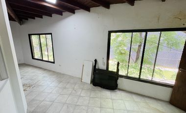 Galpón / deposito con oficinas en alquiler en Martinez