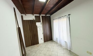 Galpón / deposito con oficinas en alquiler en Martinez