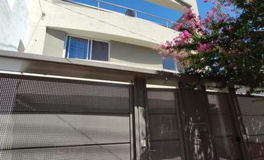 Venta Tríplex 4 Ambientes en Olivos  Jardín y Terraza Privada