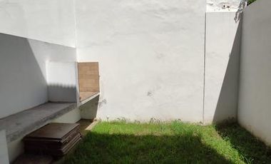 Venta Tríplex 4 Ambientes en Olivos  Jardín y Terraza Privada