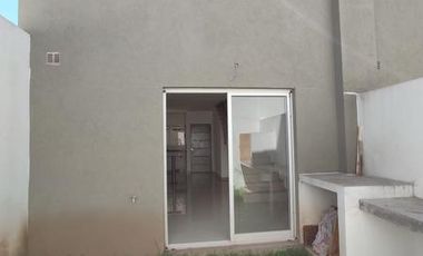 Venta Tríplex 4 Ambientes en Olivos  Jardín y Terraza Privada