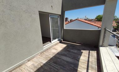 Venta Tríplex 4 Ambientes en Olivos  Jardín y Terraza Privada