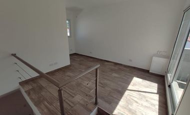 Venta Tríplex 4 Ambientes en Olivos  Jardín y Terraza Privada