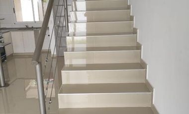 Venta Tríplex 4 Ambientes en Olivos  Jardín y Terraza Privada