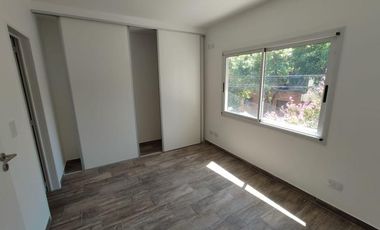 Venta Tríplex 4 Ambientes en Olivos  Jardín y Terraza Privada