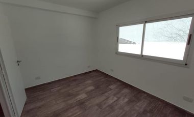 Venta Tríplex 4 Ambientes en Olivos  Jardín y Terraza Privada