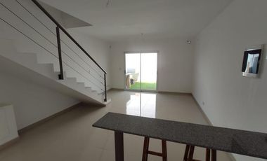 Venta Tríplex 4 Ambientes en Olivos  Jardín y Terraza Privada