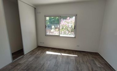 Venta Tríplex 4 Ambientes en Olivos  Jardín y Terraza Privada