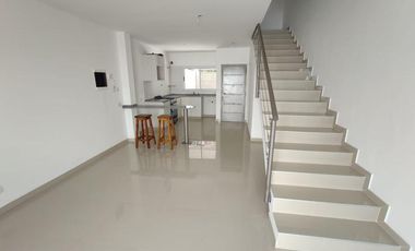 Venta Tríplex 4 Ambientes en Olivos  Jardín y Terraza Privada