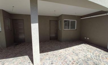 Venta Tríplex 4 Ambientes en Olivos  Jardín y Terraza Privada